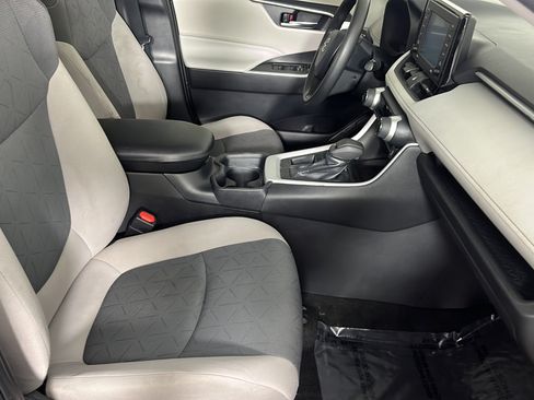 Used 2020 Toyota RAV4 XLE w/ Convenience Package FWD image 22
