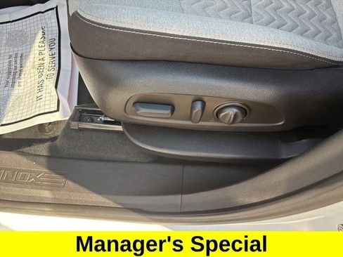 Used 2022 Chevrolet Equinox LS w/ LS Convenience Package image 12