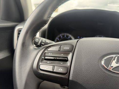 Used 2022 Hyundai Venue SEL FWD image 21