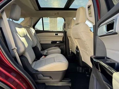 Used 2022 Ford Explorer Platinum w/ Equipment Group 601A image 10