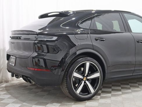 Used 2024 Porsche Cayenne Coupe image 10