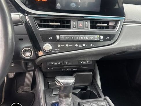 Used 2022 Lexus ES 350 w/ Premium Package FWD image 10