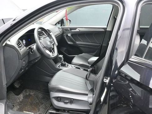 Used 2022 Volkswagen Tiguan SE image 17