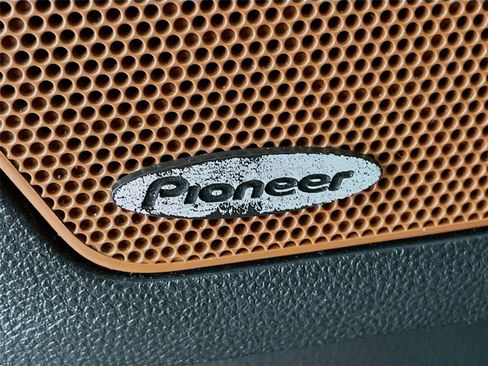 Used 2017 Chevrolet Equinox Premier w/ Enhanced Convenience Package image 23