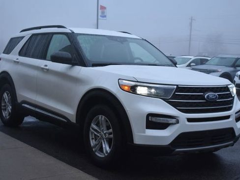 Used 2022 Ford Explorer XLT w/ Equipment Group 202A image 7