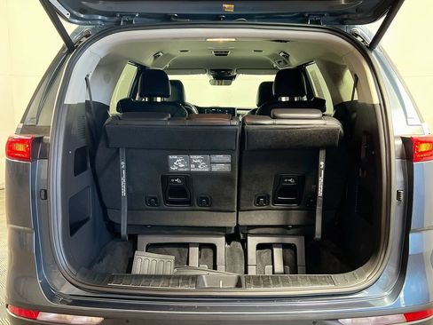 Used 2024 Kia Carnival EX FWD image 24