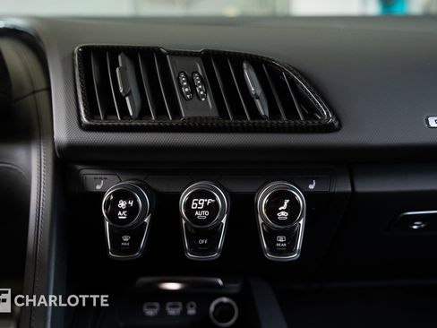 Used 2020 Audi R8 V10 w/ Carbon Exterior Package image 31