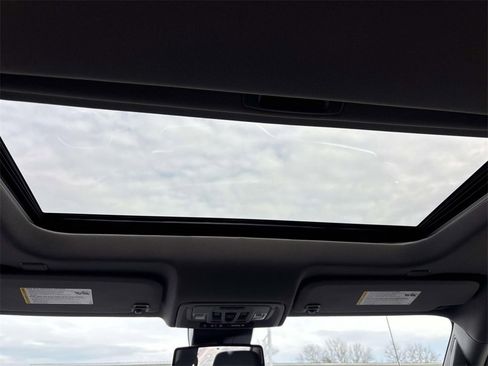 New 2026 GMC Sierra 1500 SLT w/ SLT Premium Package image 9