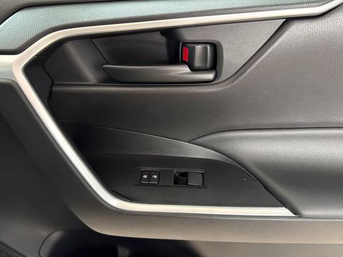 Used 2020 Toyota RAV4 LE AWD/4WD image 19