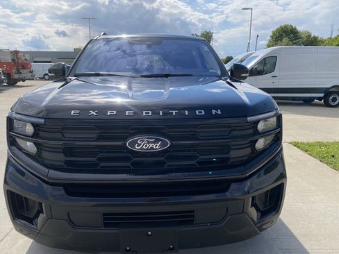 Used 2025 Ford Expedition Active AWD/4WD image 9