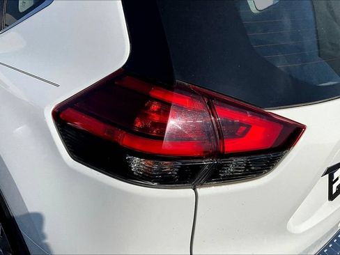 Used 2017 Nissan Rogue S AWD/4WD image 17