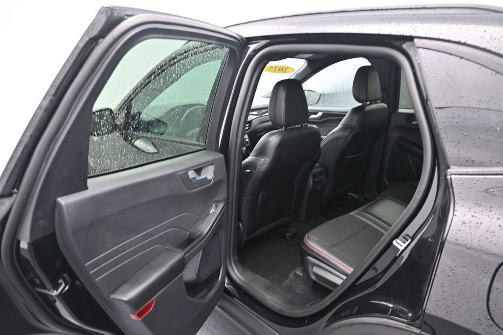 Used 2025 Ford Escape ST-Line AWD/4WD image 13