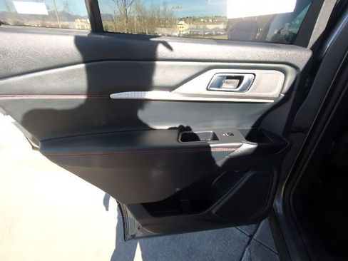 Used 2025 Ford Explorer ST-Line w/ ST-Line Street Pack AWD/4WD image 26