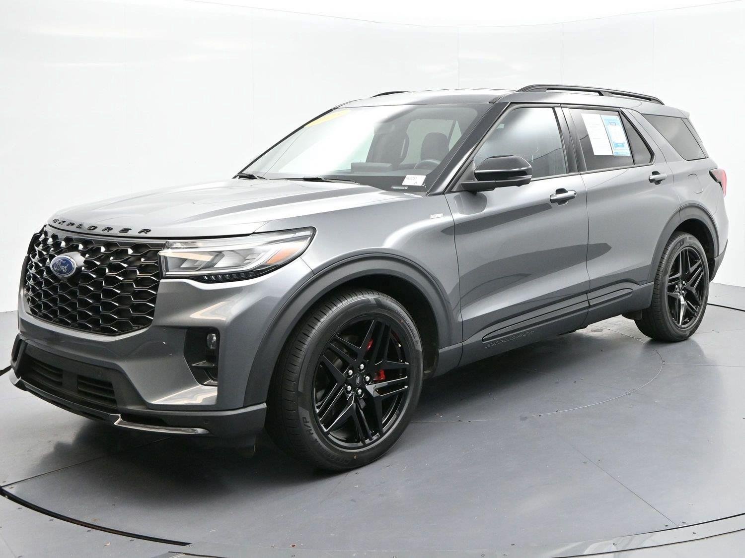 Used 2025 Ford Explorer ST-Line w/ Premium Package RWD image 3