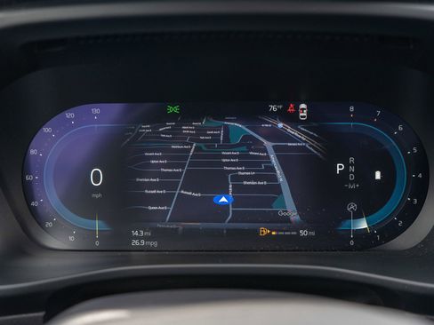 Used 2025 Volvo XC40 B5 Plus image 12