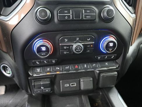 Used 2023 Chevrolet Silverado 3500 High Country image 28