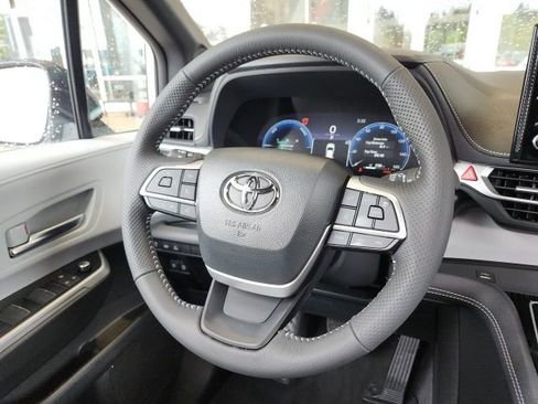 New 2026 Toyota Sienna XSE image 19