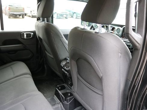 Used 2019 Jeep Wrangler Unlimited Sahara AWD/4WD image 19