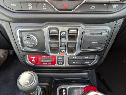 Used 2020 Jeep Gladiator Rubicon image 25