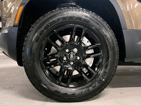 New 2025 Land Rover Defender 110 S image 10