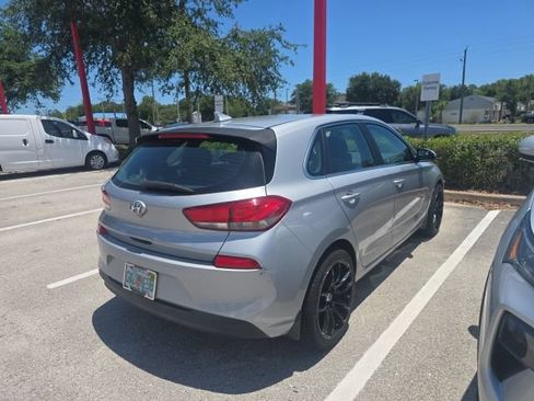 Used 2020 Hyundai Elantra GT FWD image 4
