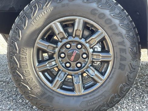 Used 2024 GMC Sierra 1500 AT4X image 33