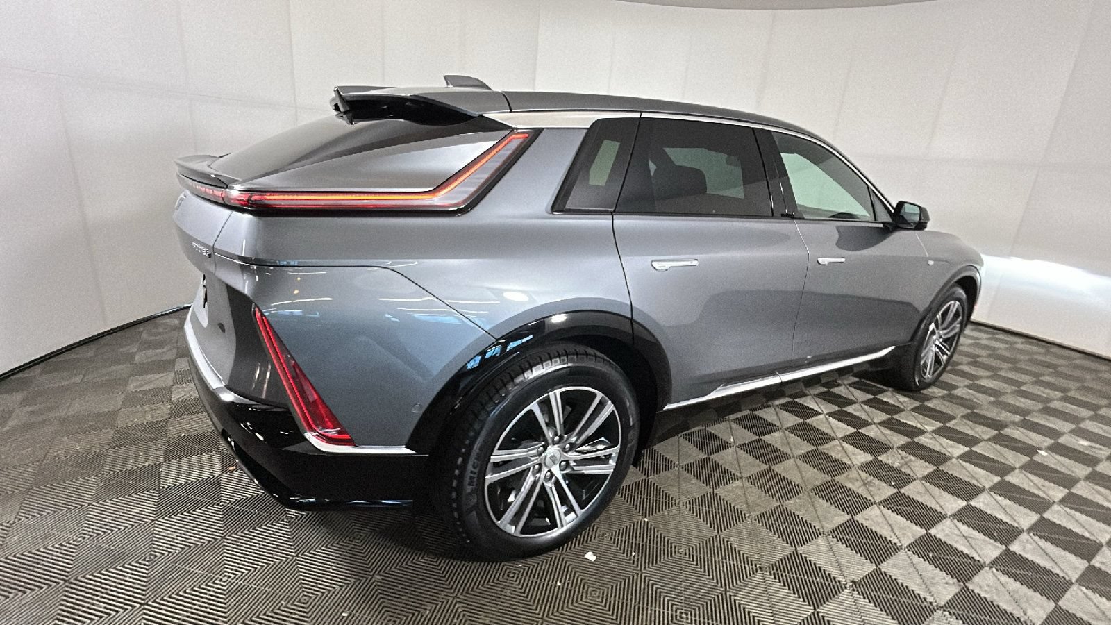 Used 2023 Cadillac Lyriq AWD image 3