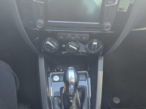 Used 2016 Volkswagen Jetta SEL w/ Lighting Package image 4
