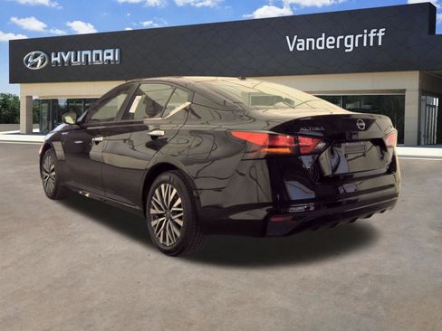 Used 2024 Nissan Altima 2.5 SV AWD/4WD image 8