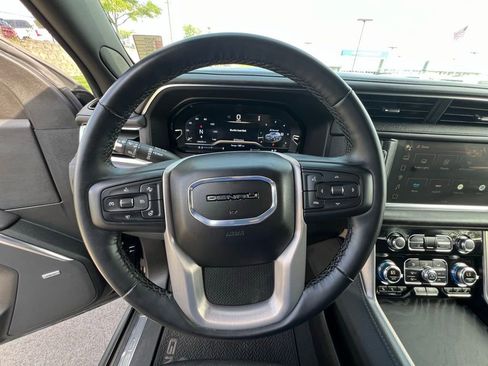 Used 2024 GMC Yukon Denali image 41