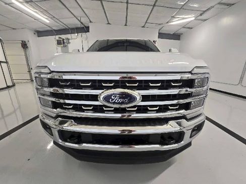Used 2023 Ford F250 Lariat w/ FX4 Off-Road Package AWD/4WD image 2