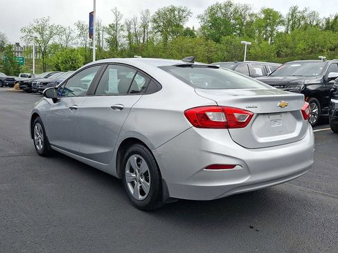 Used 2017 Chevrolet Cruze LS FWD image 4