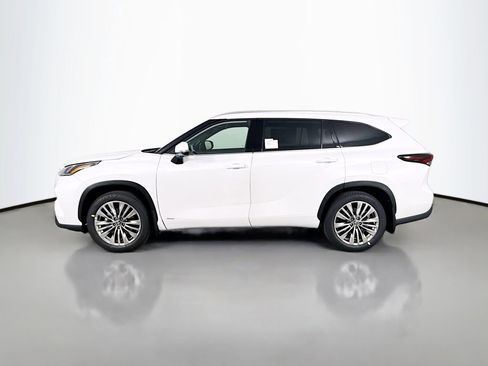 New 2026 Toyota Highlander Platinum AWD/4WD image 4