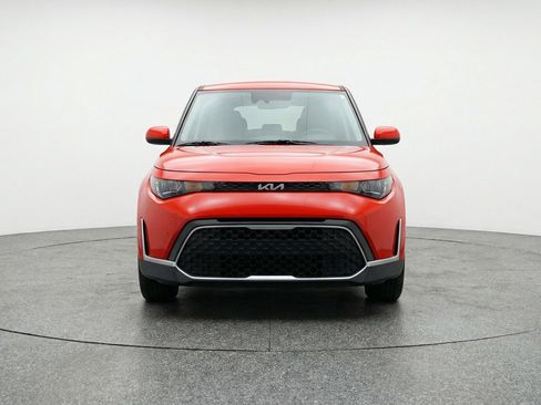 Used 2025 Kia Soul LX w/ LX Technology Package FWD image 2
