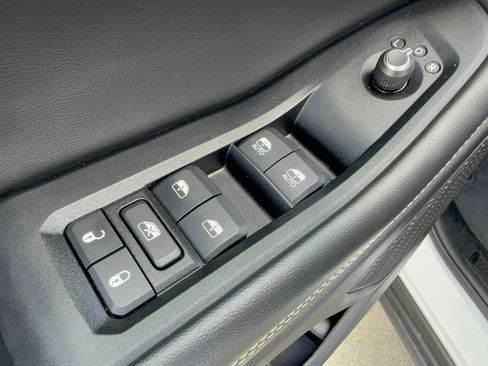 Used 2025 Jeep Grand Cherokee Altitude AWD/4WD image 15