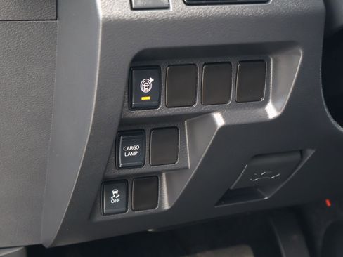 Used 2025 Nissan Frontier SV image 23