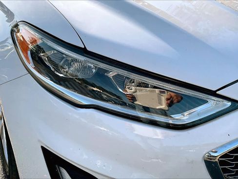 Used 2020 Ford Fusion Energi Titanium image 27