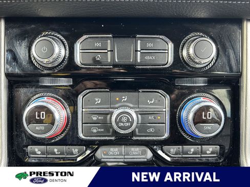 Used 2021 GMC Yukon Denali w/ Denali Premium Package AWD/4WD image 12