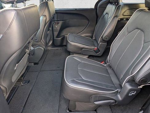 New 2026 Chrysler Pacifica Limited image 14
