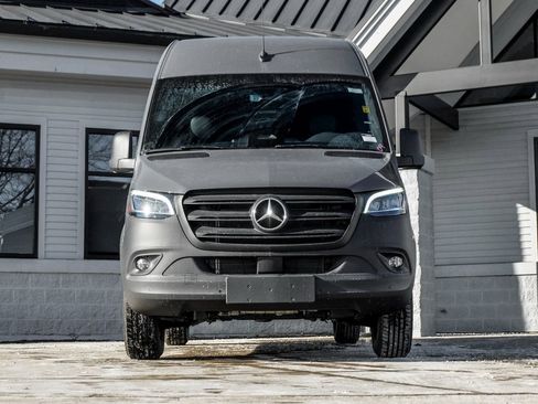 Used 2025 Mercedes-Benz Sprinter 2500 image 6