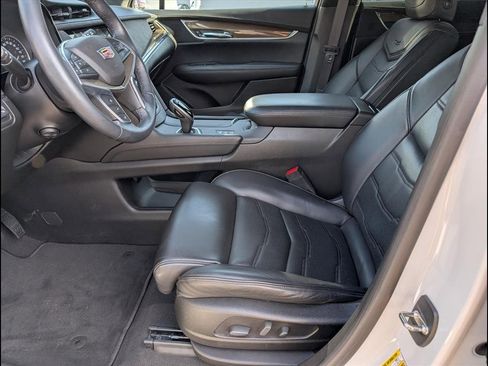 Used 2017 Cadillac XT5 Platinum image 10