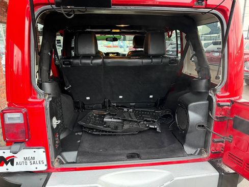 Used 2014 Jeep Wrangler Unlimited Sahara w/ Max Tow Package image 15