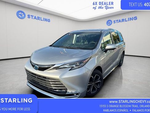 Used 2025 Toyota Sienna Platinum AWD/4WD image 1