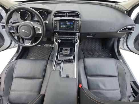 Used 2018 Jaguar XE Prestige image 13