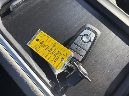 Used 2025 Ford Expedition Active AWD/4WD image 12
