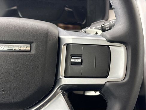 Used 2024 Land Rover Discovery S AWD/4WD image 20
