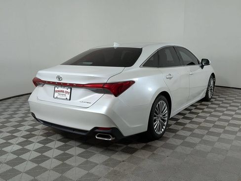 Used 2019 Toyota Avalon Limited FWD image 3