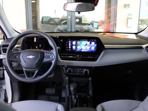 Used 2025 Chevrolet TrailBlazer LT w/ LPO, Blackout Package FWD image 12