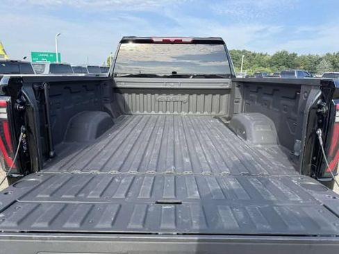 Used 2024 GMC Sierra 2500 AT4 AWD/4WD image 9