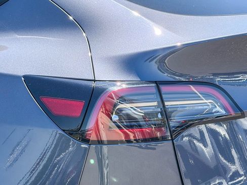Used 2023 Tesla Model Y 2WD image 8
